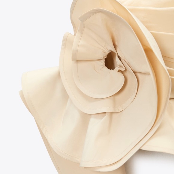 ZARA Voluminous Flower Top Sand - Picture 13 of 16